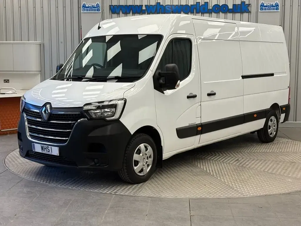 Begagnad Renault Master Business 135 HK (99 kW) 2023 Vit Minibuss