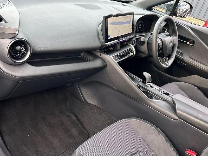 Used Toyota C-HR 140 HP (102 kW) 2024 Purple SUV