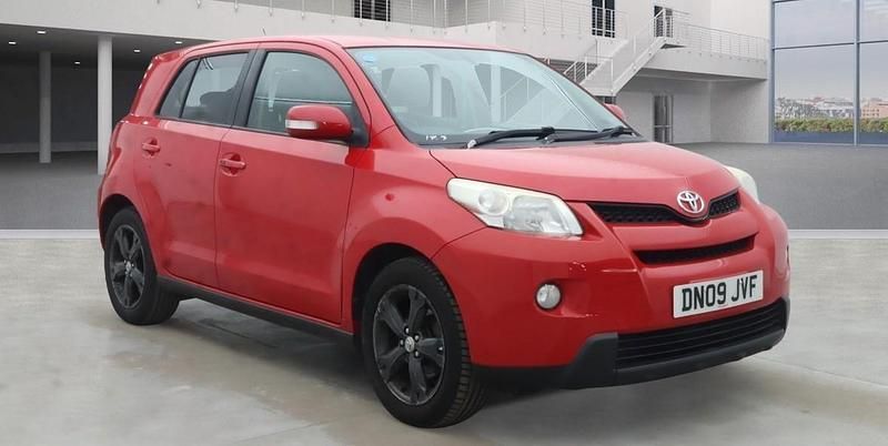 Used Toyota Urban Cruiser 100 HP (73 kW) 2009 Red Hatchback