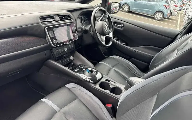 Begagnad Nissan Leaf Tekna 110 kW (150 HK) 2022 Halvkombi