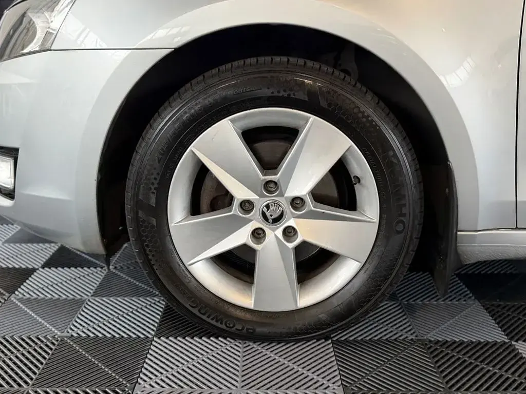 Used Skoda Octavia SE 150 HP (110 kW) 2013 Silver Estate