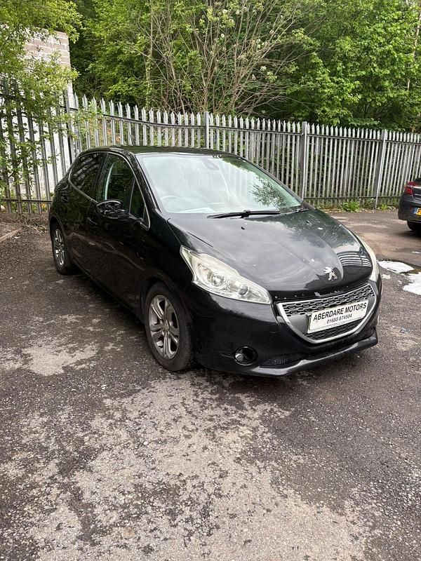 Used Peugeot 208 Allure 82 HP (60 kW) 2013 Black Hatchback