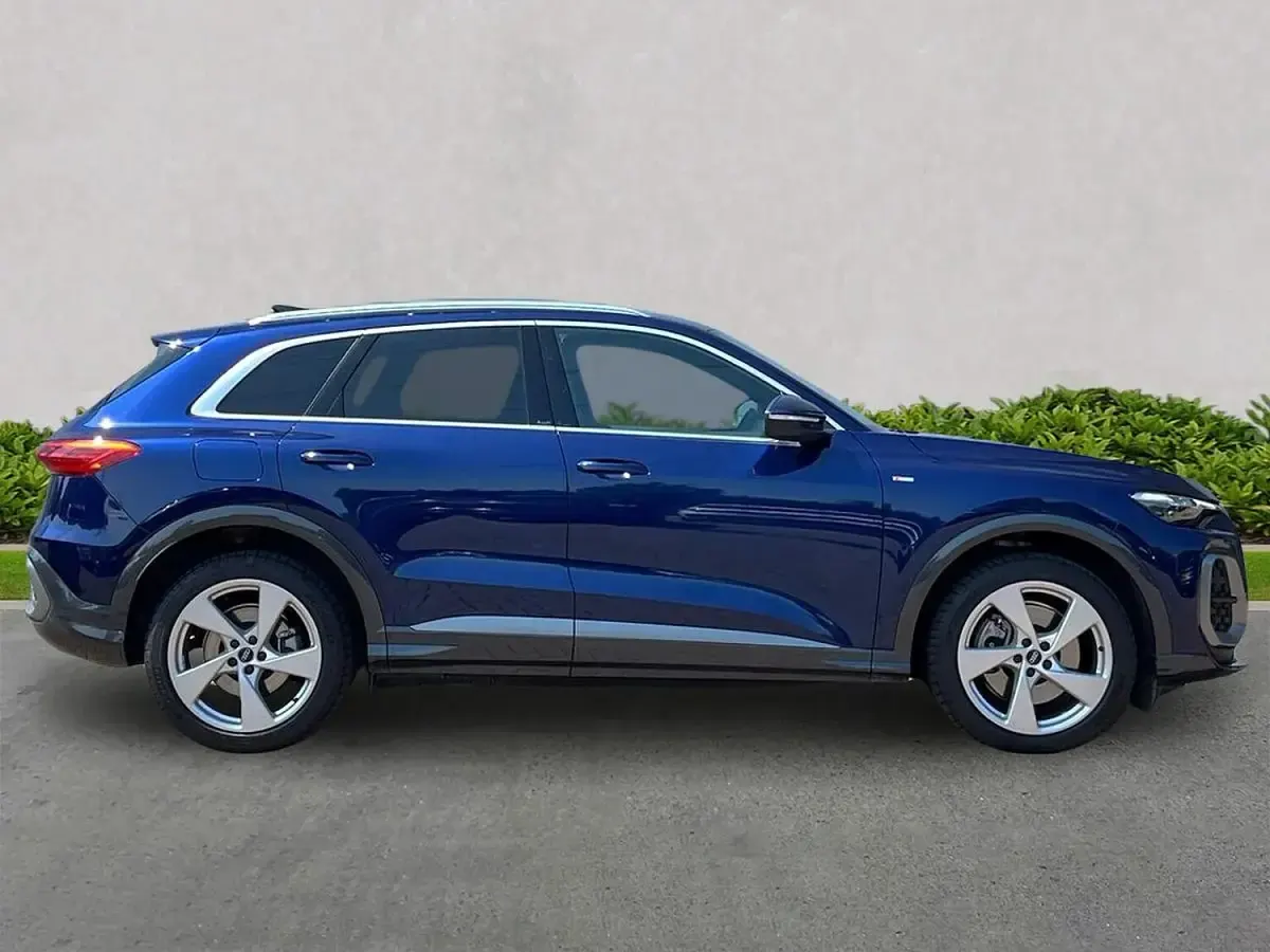 Used Audi Q5 S-Line 204 HP (150 kW) 2026 Blue SUV