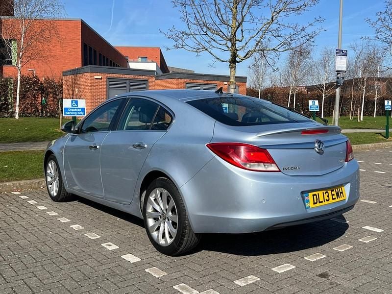 Second-hand Vauxhall Insignia Elite 160 CP (117 kW) 2013 Argintiu Hatchback