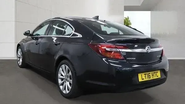 Usado Vauxhall Insignia Elite 136 CV (100 kW) 2016 Negro Utilitario