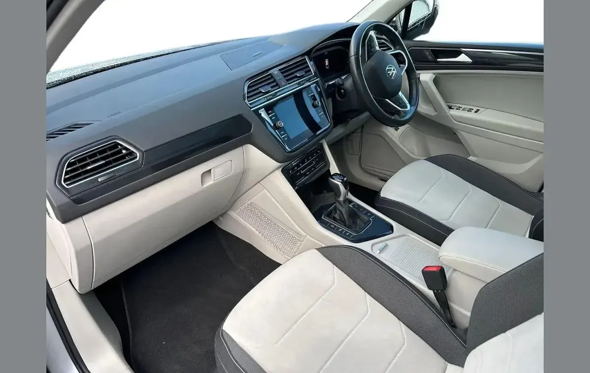 Używany VW Tiguan Elegance 150 KM (110 kW) 2021 Srebrny SUV