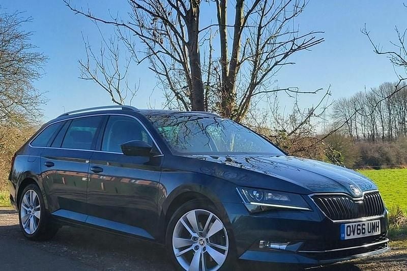 Used Skoda Superb SE L Executive 150 HP (110 kW) 2016 Blue Estate