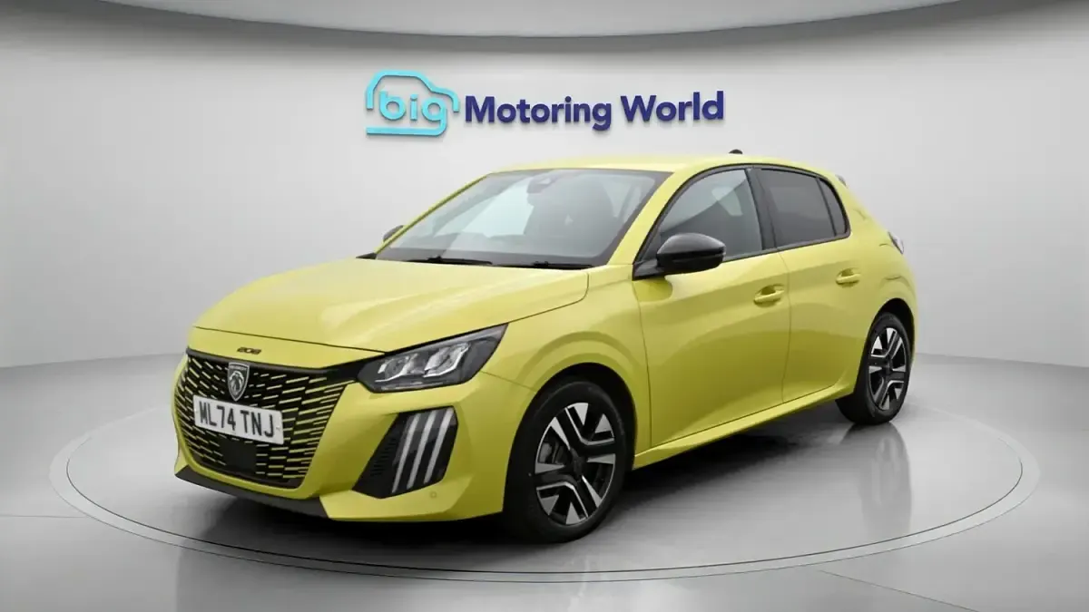 Used Peugeot 208 Allure 101 HP (74 kW) 2024 Yellow Hatchback
