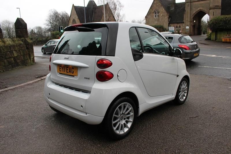 Used Smart ForTwo Coupé Passion 71 HP (52 kW) 2011 White Coupe
