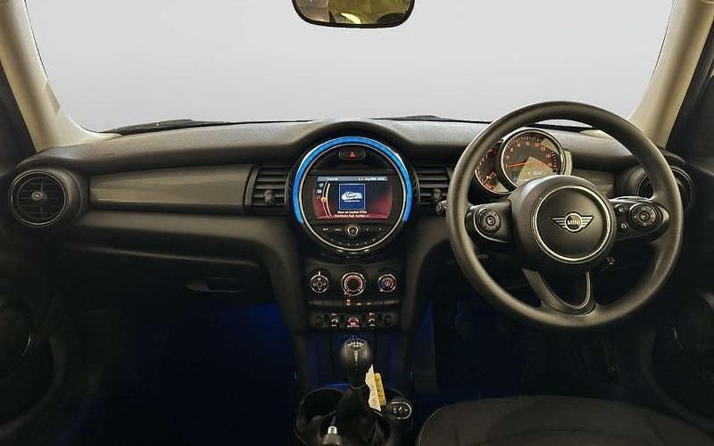 Usado Mini Cooper Classic 136 HP (100 kW) 2019 Branco Citadino