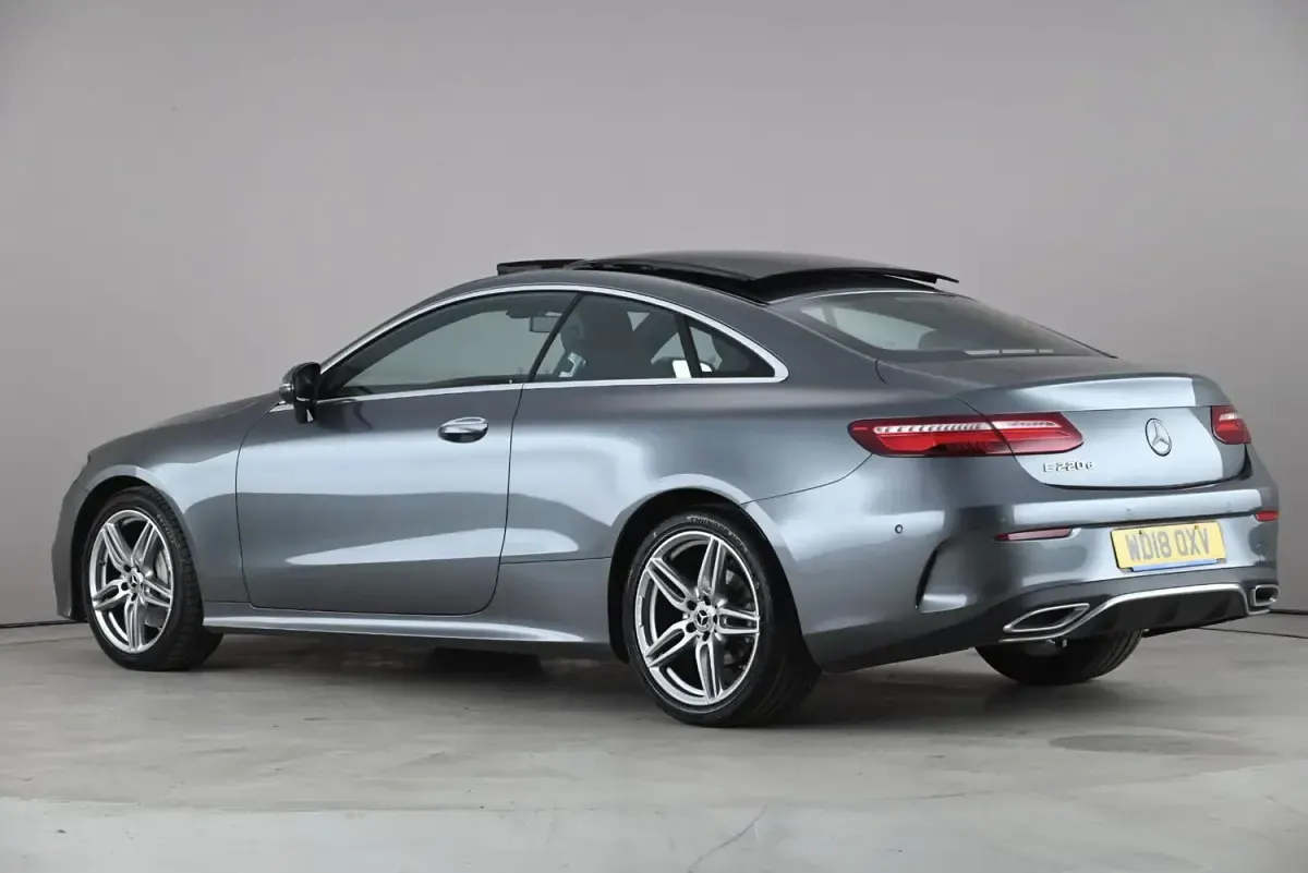 Käytetty Mercedes E220 AMG Line Premium 2018 Harmaa Coupe - kaksiovinen