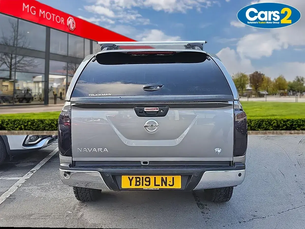 Used Nissan Navara Tekna 190 HP (139 kW) 2019 Grey Pickup