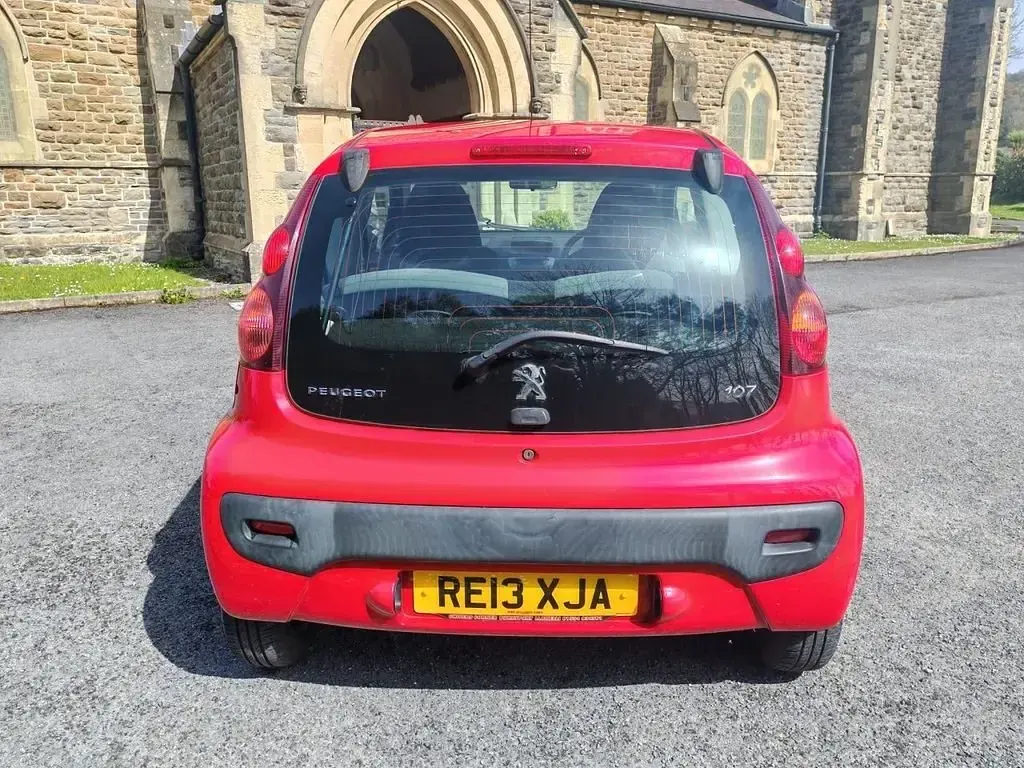 Second-hand Peugeot 107 Access 68 CP (50 kW) 2013 Roșu Hatchback