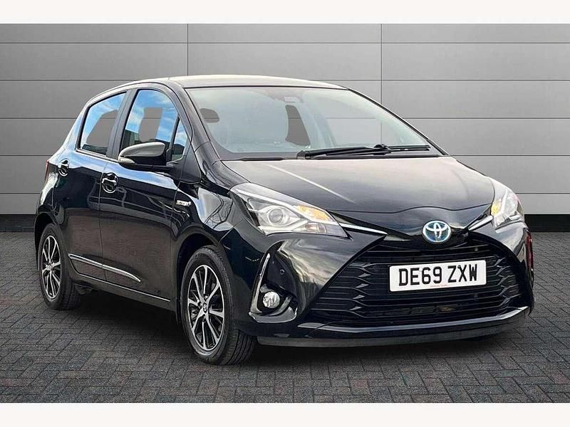 Black Used 2019 Toyota Yaris Hybrid Hatchback | £12,295 (Fair price) - Image 1/2
