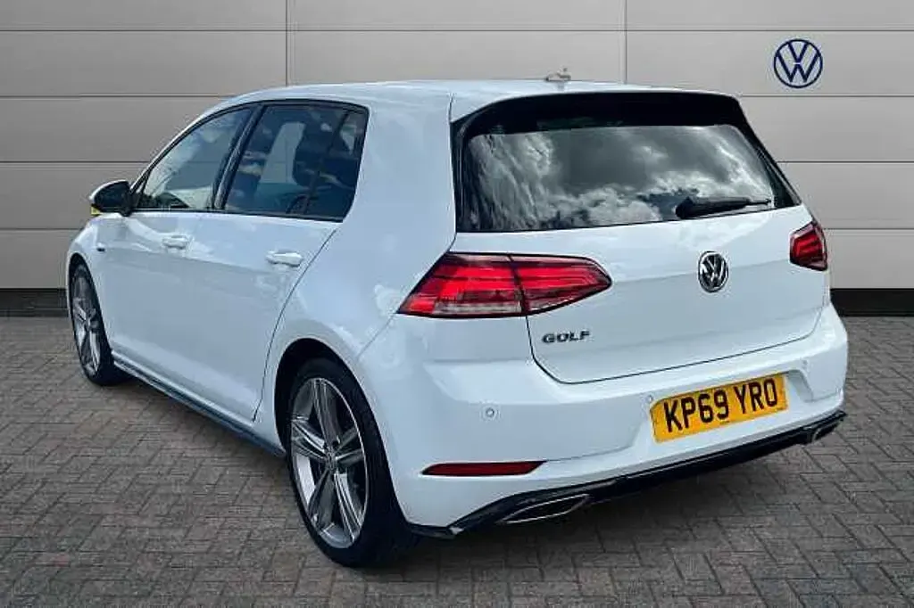Used VW Golf VII R-line 150 HP (110 kW) 2019 White Hatchback