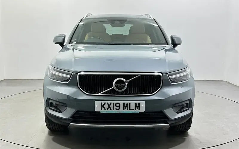 Used Volvo XC40 Momentum 190 HP (139 kW) 2019 Grey SUV
