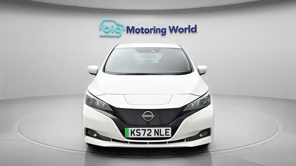 Begagnad Nissan Leaf N-Connecta 110 kW (150 HK) 2022 Halvkombi
