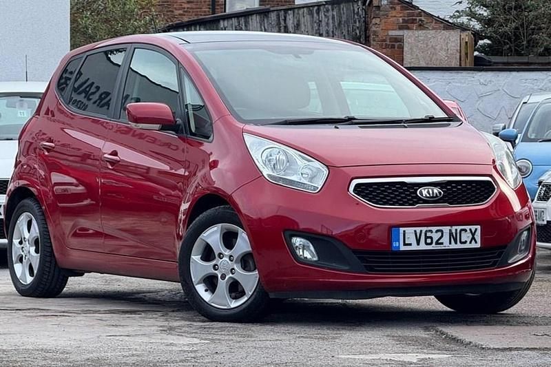 Used Kia Venga 123 HP (90 kW) 2012 Red Hatchback