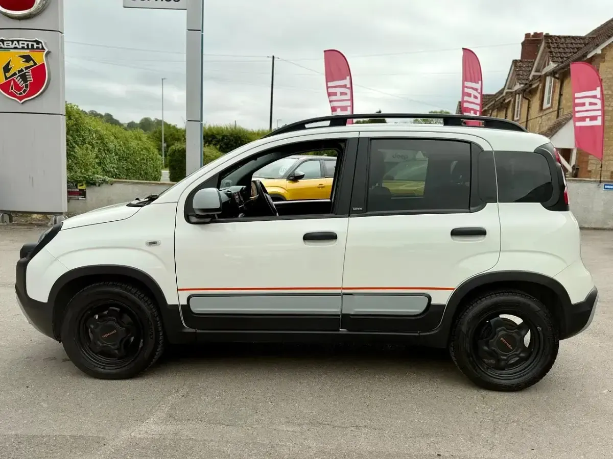Used Fiat Panda Garmin 70 HP (51 kW) 2023 White Hatchback