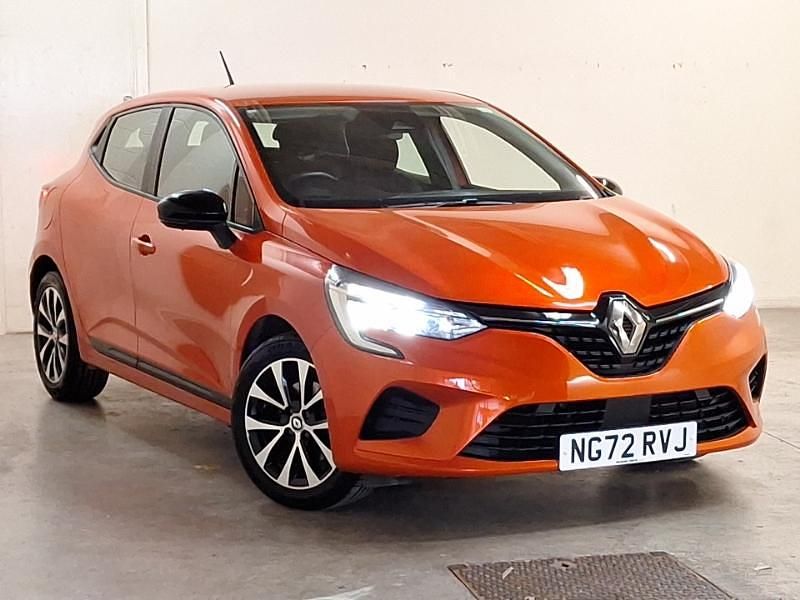 Used Renault Clio V Evolution 145 HP (106 kW) 2023 Orange Hatchback