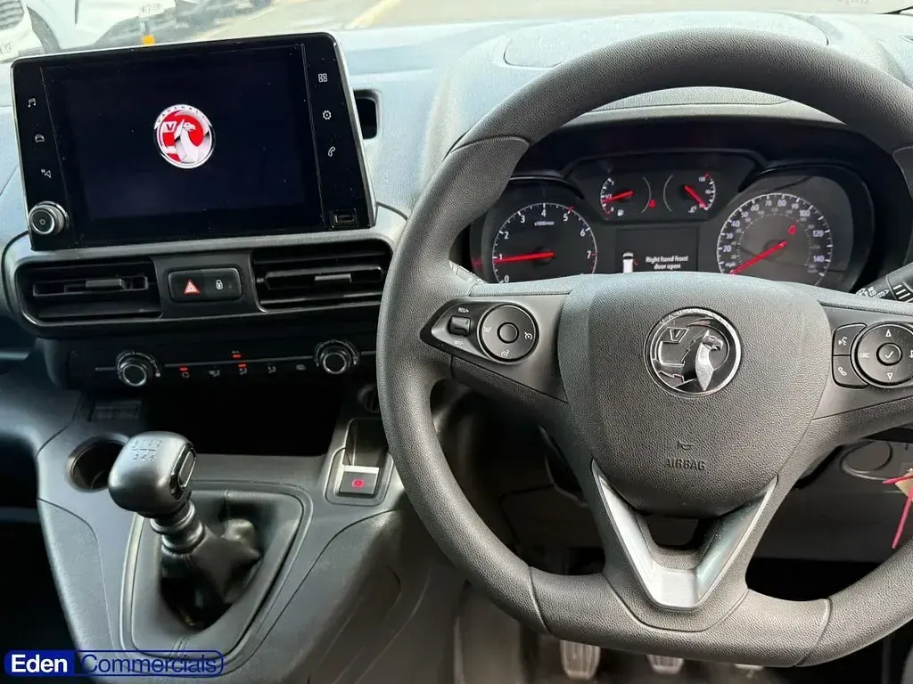 Used Vauxhall Combo S 100 HP (73 kW) 2023 White MPV