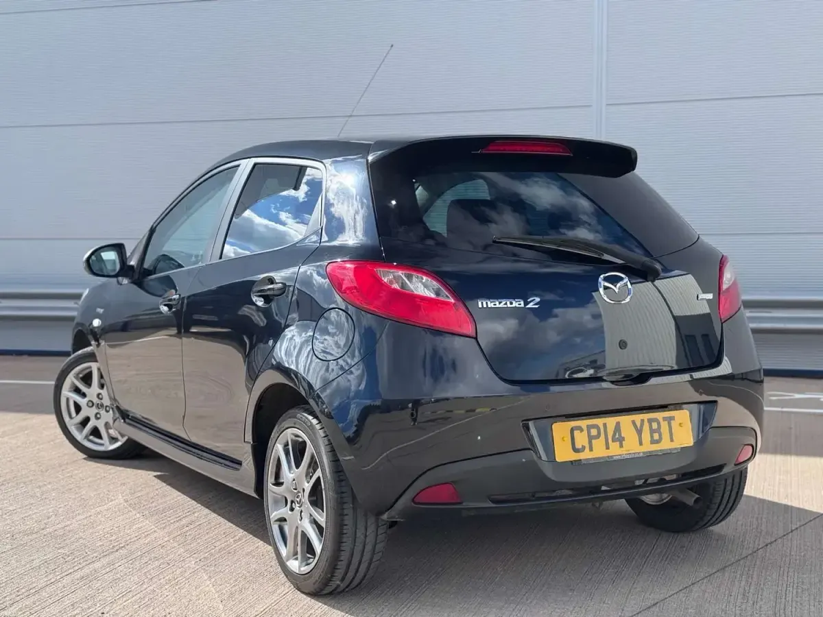 Begagnad Mazda 2 Edition 2014 Svart Halvkombi