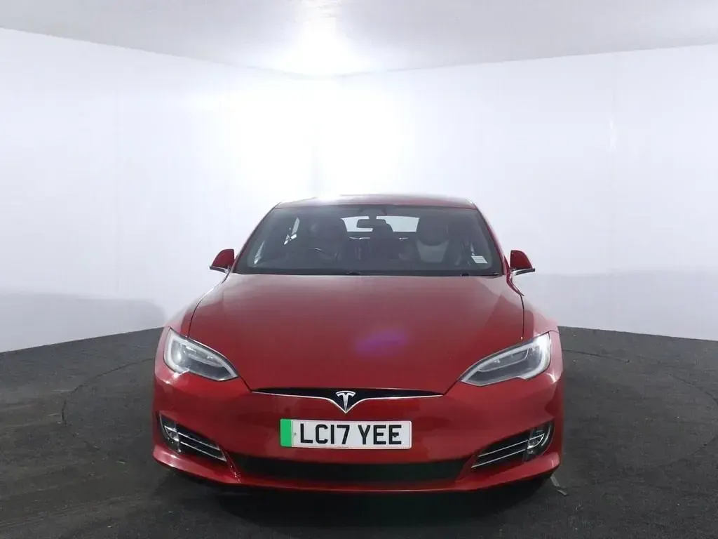 Używany Tesla Model S 306 kW (417 KM) 2017 Czerwony Hatchback