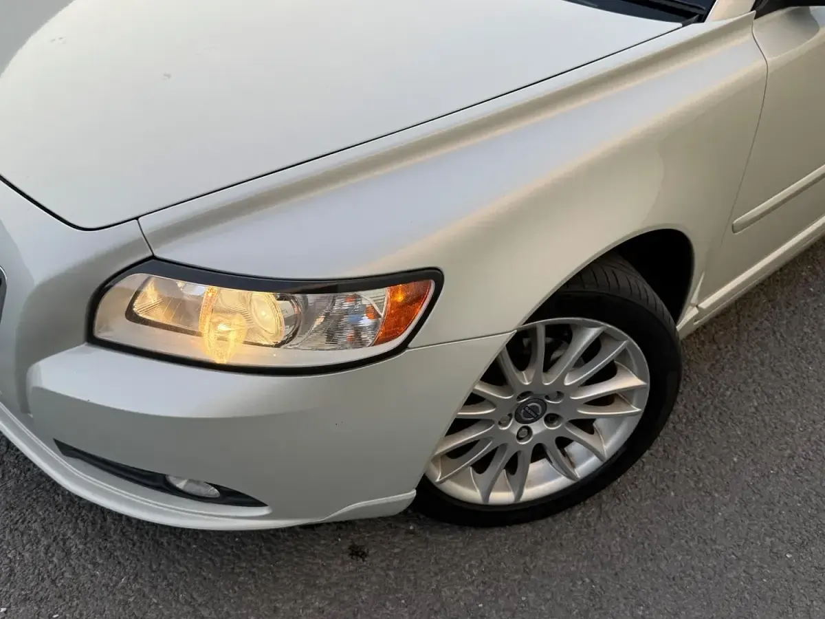 Used Volvo S40 SE 115 HP (84 kW) 2011 White Sedan
