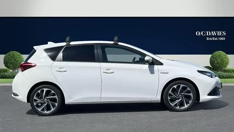 Used Toyota Auris Hybrid Design 2016 White Hatchback