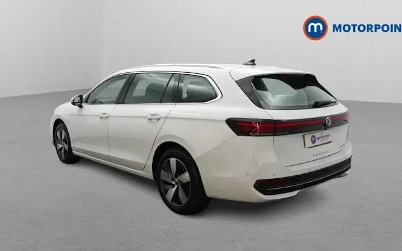 Used VW Passat Life 204 HP (150 kW) 2025 White Estate