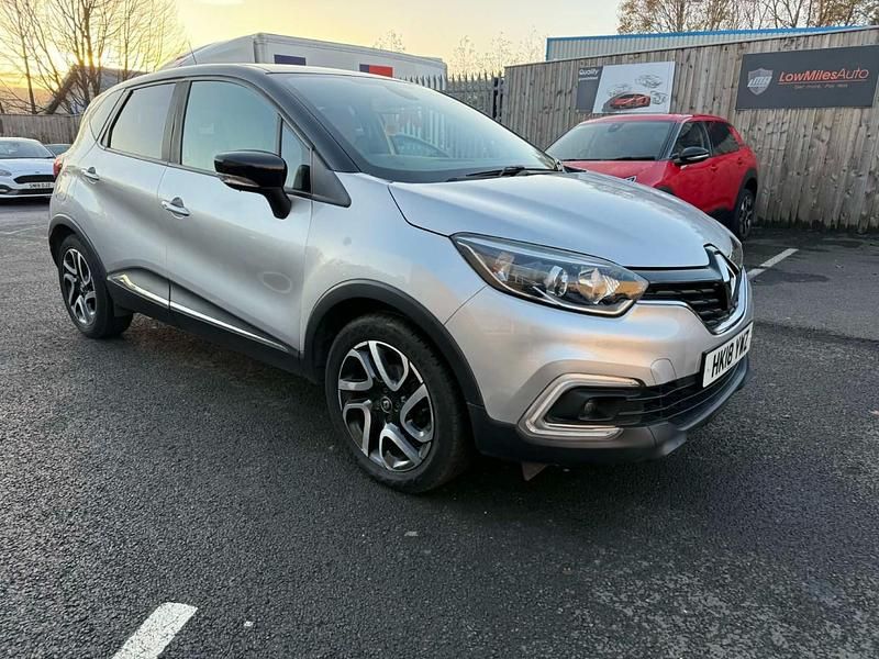 Used Renault Captur Iconic 90 HP (66 kW) 2018 Silver SUV