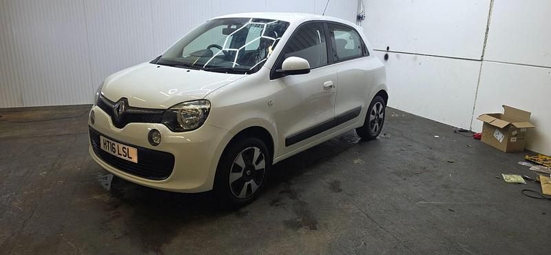 Used Renault Twingo Play 70 HP (51 kW) 2016 White Hatchback