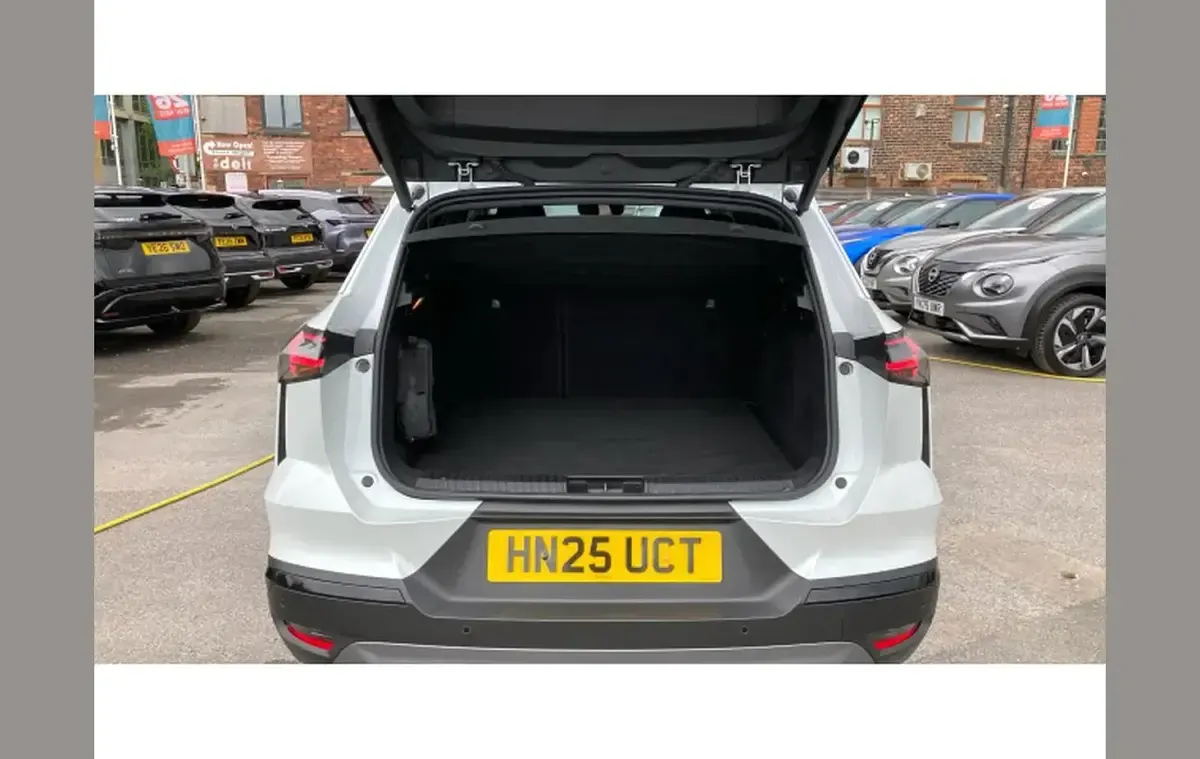 Used Renault Symbioz Techno Esprit Alpine 143 HP (105 kW) 2025 White SUV