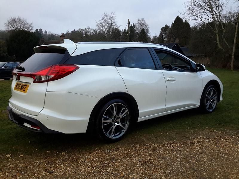 Begagnad Honda Civic SR 142 HK (104 kW) 2015 Vit Kombi