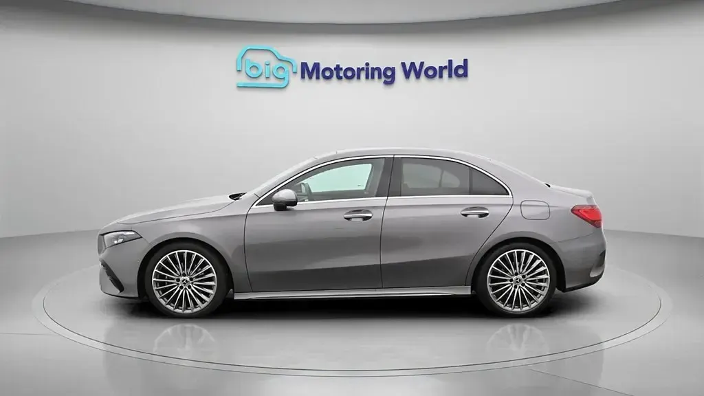Usado Mercedes A200 AMG line 177 CV (130 kW) 2024 Gris Berlina