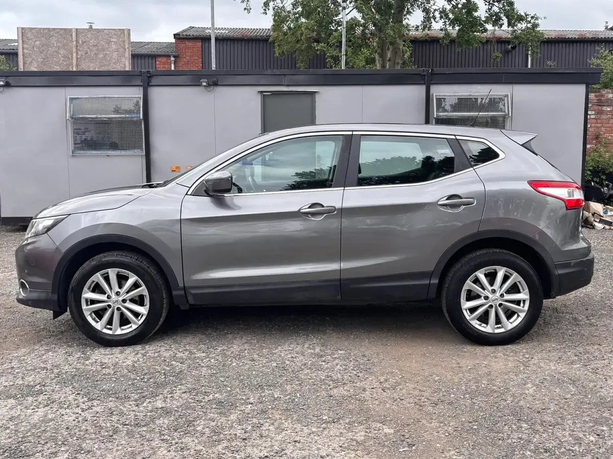 Used Nissan Qashqai Acenta 110 HP (80 kW) 2016 Grey SUV
