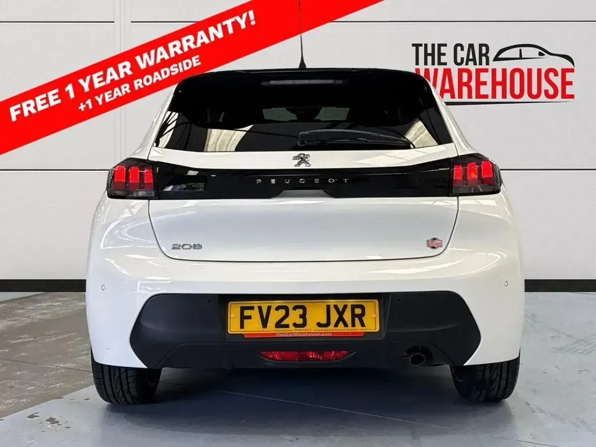 Used Peugeot 208 Active+ 100 HP (73 kW) 2023 White Hatchback