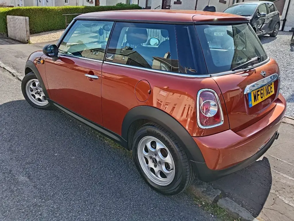 Usado Mini ONE Hatch 98 CV (72 kW) 2011 Naranja Utilitario