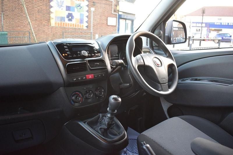 Used Fiat Doblò 2019 Red MPV