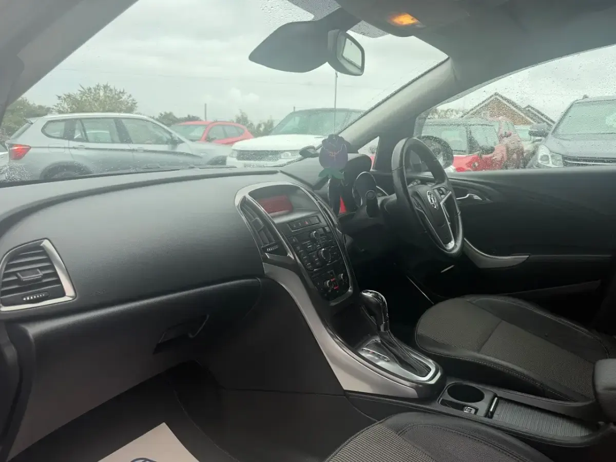 Used Vauxhall Astra 165 HP (121 kW) 2011 Silver Estate