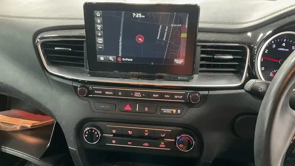 Usado Kia Ceed 138 HP (101 kW) 2018 Azul Citadino