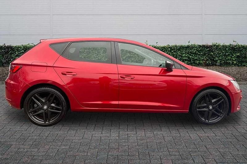 Used Seat Leon Black Edition 150 HP (110 kW) 2020 Red Hatchback