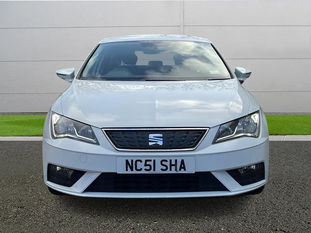 Used Seat Leon Ecomotive 116 HP (85 kW) 2018 White Hatchback