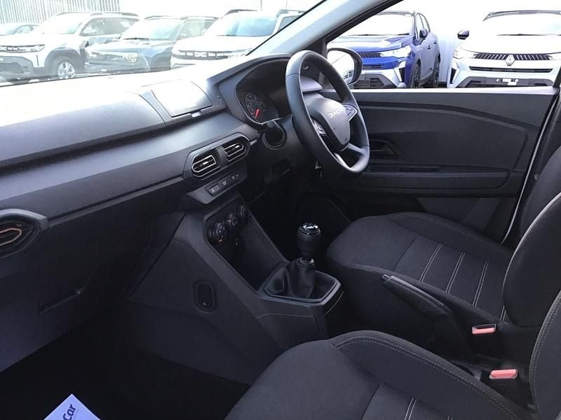 Used Dacia Sandero Essentiel 91 HP (66 kW) 2023 White Hatchback