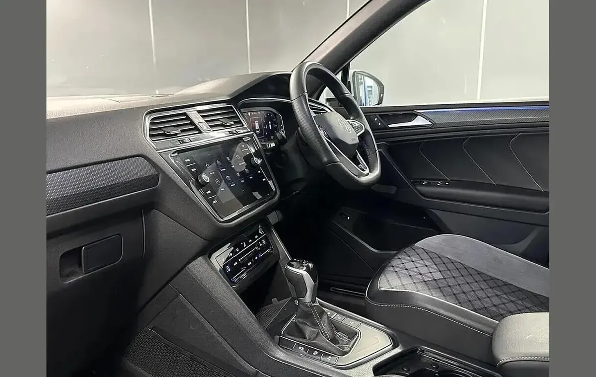 Used VW Tiguan Allspace R-line 150 HP (110 kW) 2025 White SUV