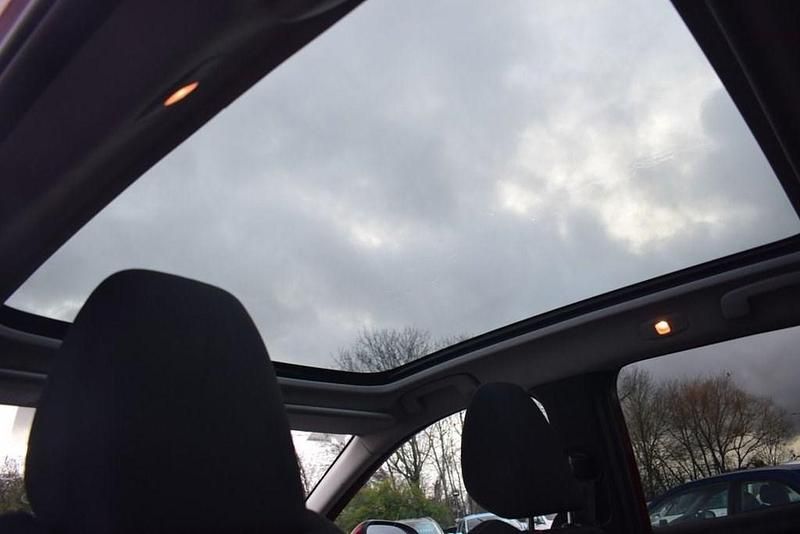 Used Nissan Qashqai N-Connecta 158 HP (116 kW) 2024 Red SUV