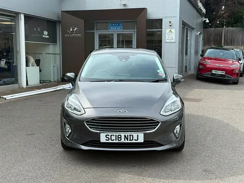Used Ford Fiesta Titanium 100 HP (73 kW) 2018 Grey Hatchback