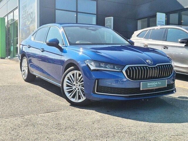 Cobalt blue metallic Used 2025 Skoda Superb SE L Hatchback | £30,950 - Image 1/4
