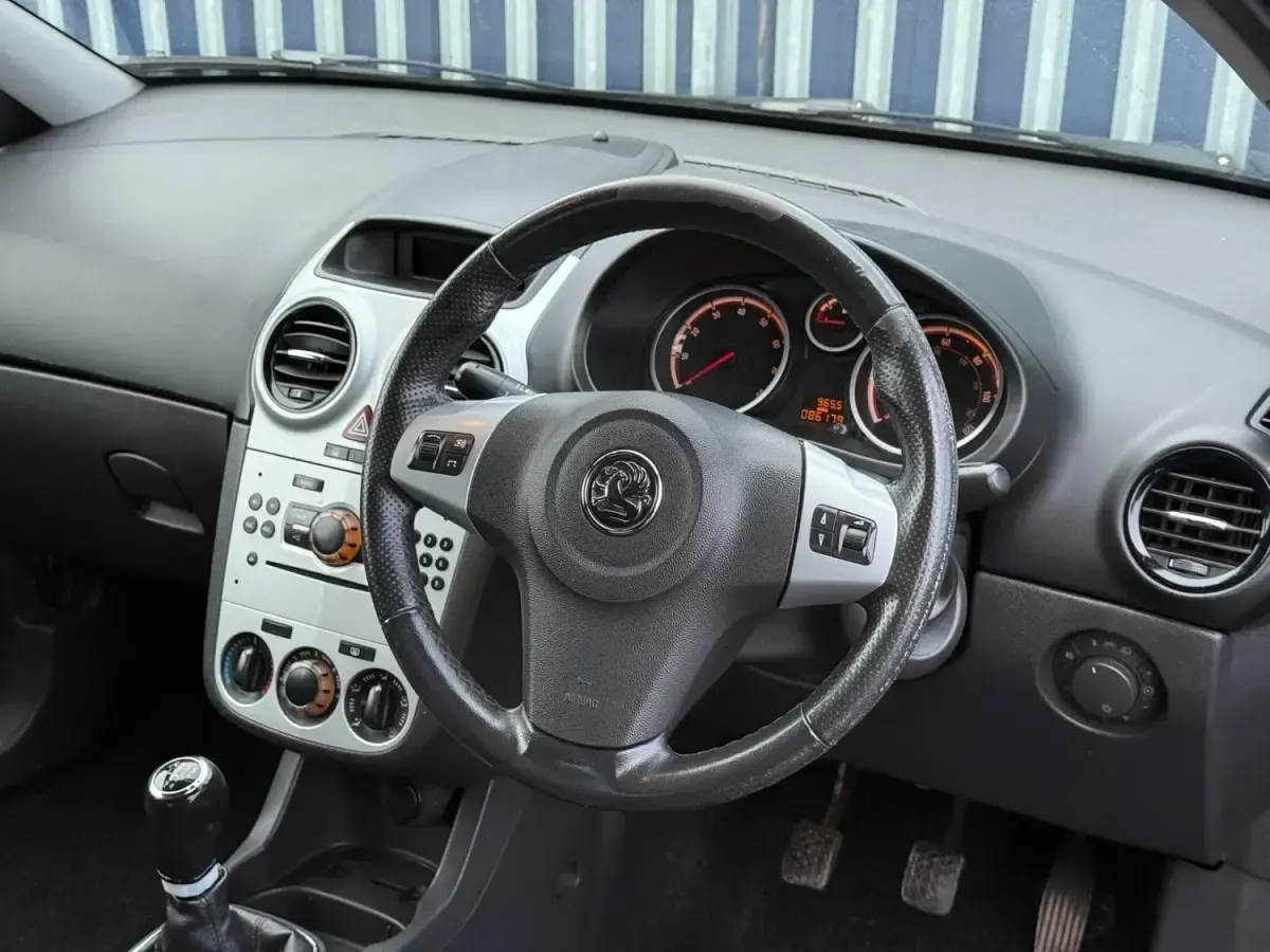 Używany Vauxhall Corsa 79 KM (58 kW) 2009 Czarny Hatchback