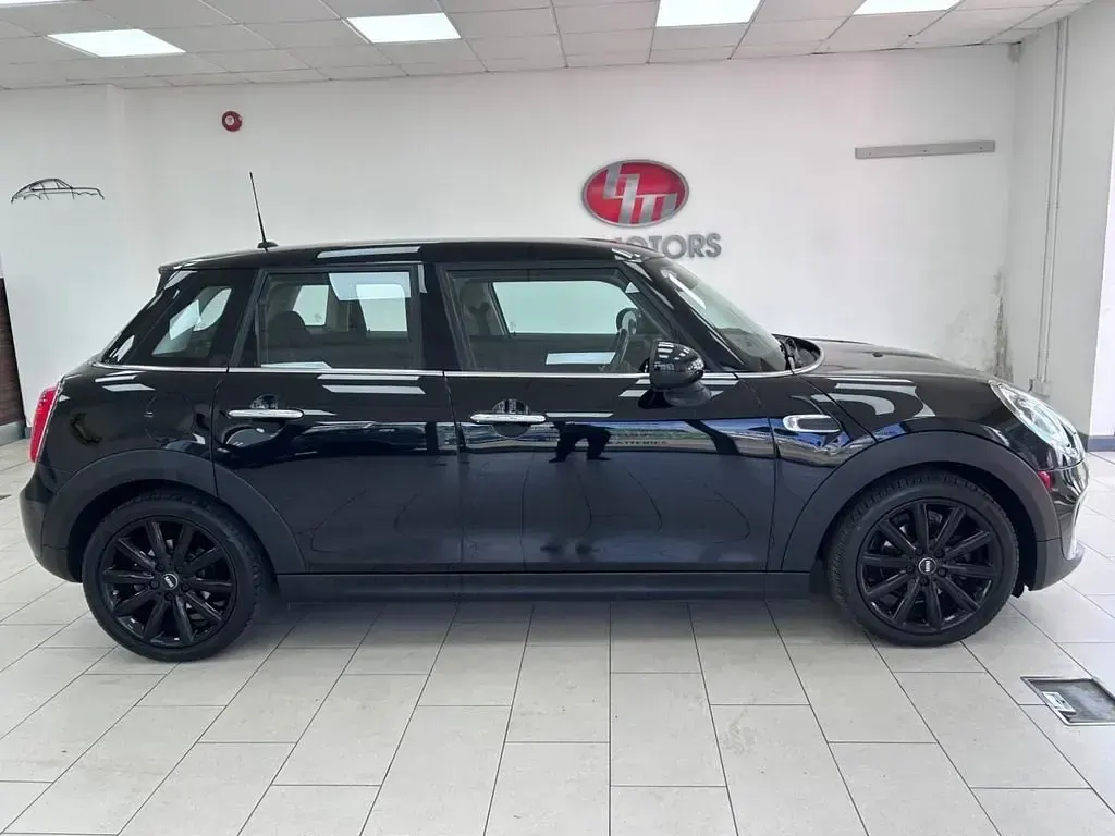 Usado Mini Cooper Hatch 136 CV (100 kW) 2017 Negro Utilitario